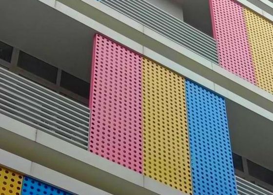 Piastra di alluminio perforata colorata con rivestimento in PVC per la decorazione delle pareti esterne