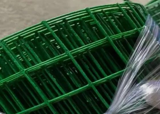 Il verde ha ricoperto il cavo Mesh Roll Welded Wire Mesh di 0.35mm-6mm che recinta Rolls antinvecchiamento