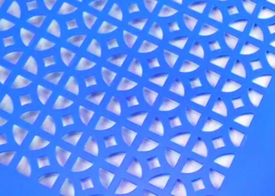 Lamiera di metallo punzonata verniciata a polvere con schemi di foratura personalizzabili e resistenza alla corrosione per architettura e decorazioni