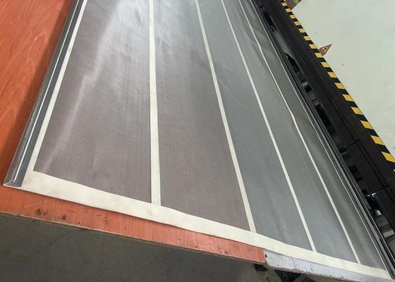 Scaffalatura a maglia di filo tessuto quadrato in acciaio a tensione galvanizzata superficie piana tessuta per filtraggio industriale.