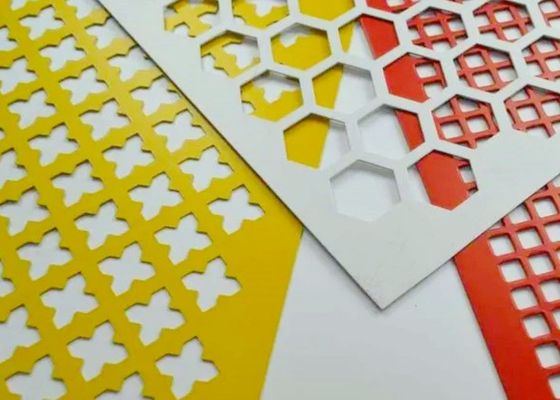 Griglia metallica perforata con forme di fori personalizzate e trattamenti superficiali