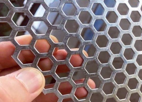 Piastra di alluminio perforata colorata con rivestimento in PVC per la decorazione delle pareti esterne
