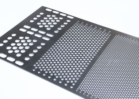 0.7 mm di lamiera di alluminio perforata bianca con fori quadrati per la decorazione