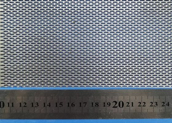 0.7 mm di lamiera di alluminio perforata bianca con fori quadrati per la decorazione