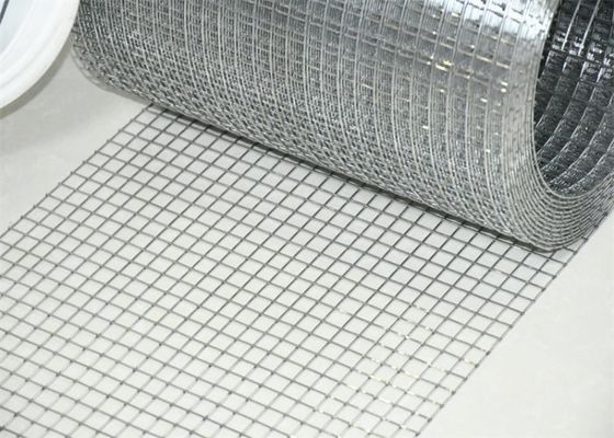 0.5m-2.5m larghezza maglia saldata galvanizzata con lunghezza di rotolamento di 15m