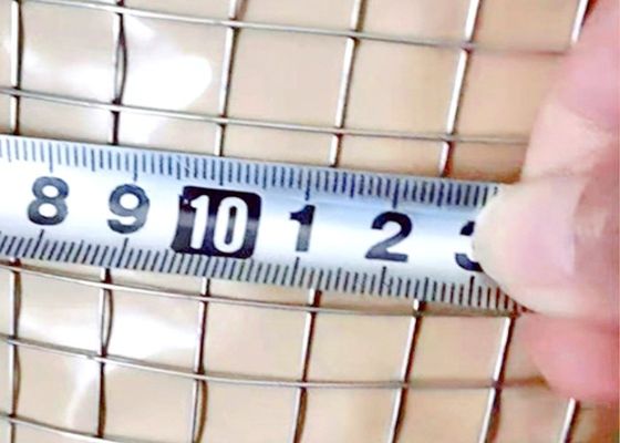 Lungozza del rotolo di maglia di filo elettro galvanizzato saldata 50 M per recinti per animali