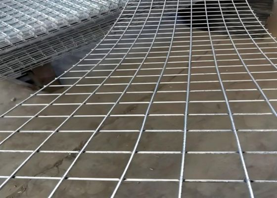 Dispositivi per l'elaborazione e la distribuzione di materiali di fabbricazione