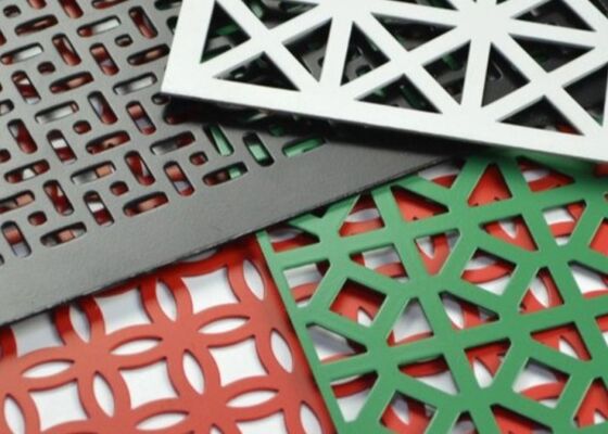 lamiera piana punzonata metallo lucido verniciato a polvere zincato spessore da 0,5 mm a 10 mm adatta per applicazioni di controllo del rumore e di sicurezza