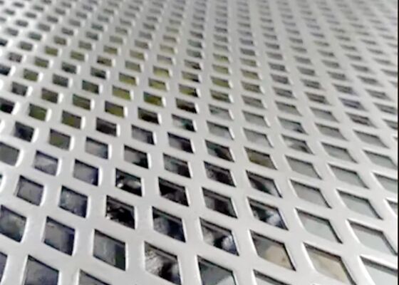 Pannello in metallo perforato con resistenza a trazione da 250 a 550 MPa Personalizzazione su richiesta e opzione versatile per molteplici usi industriali