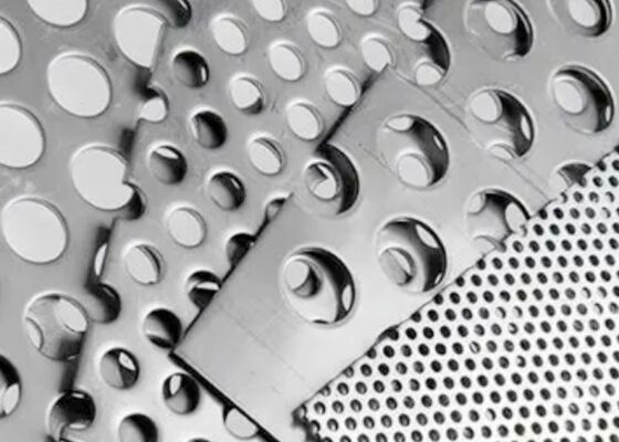 Pannello in metallo perforato con resistenza a trazione da 250 a 550 MPa Personalizzazione su richiesta e opzione versatile per molteplici usi industriali
