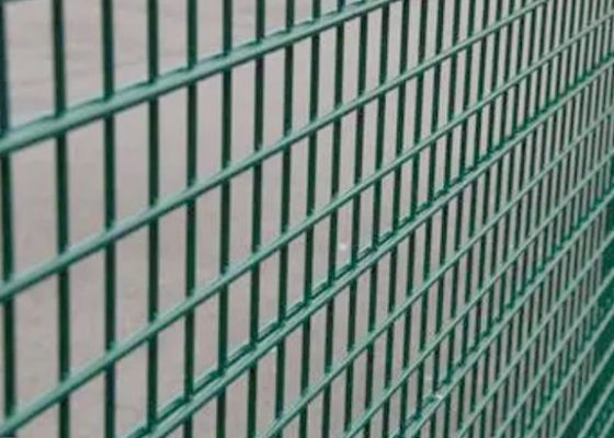Plastico rivestito pannelli di recinzione a maglia di filo saldato resistenza alla corrosione